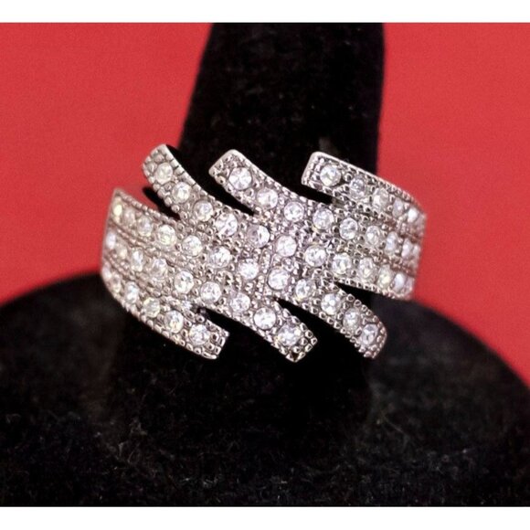 Size 8, Vintage Silver Tone Abstract Lines Rhinestones Ring - F34 - Picture 1 of 3